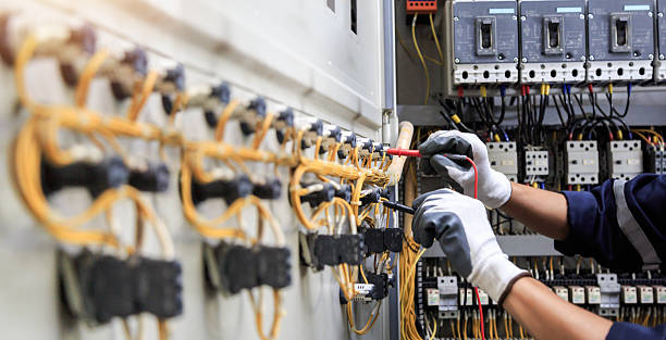 Professional Electrician technician working in Wadsworth, IL